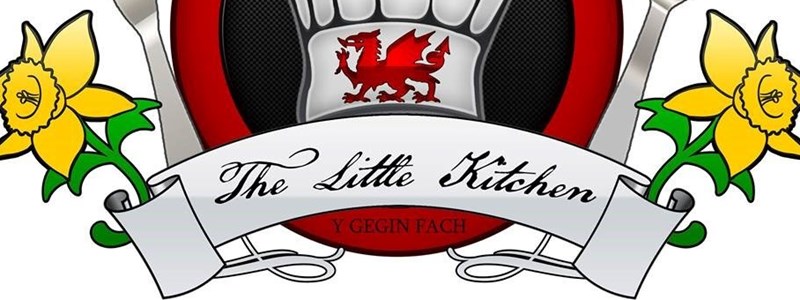 The Little Kitchen donates £100 to Cefn Albion